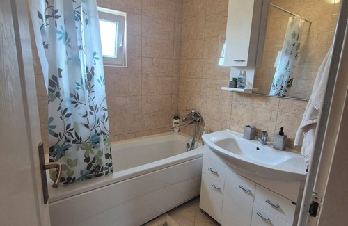 Tomicici Apartment | Cozy Sea View-Steps from Porto