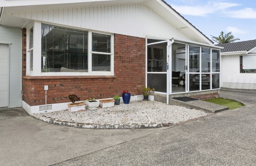 Orewa House | Cozy Seaside Beach House - Just Steps from the Ocean!