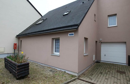 Surtainville Cottage | Cozy Seaside House: 4BR, Enclosed Yard, BBQ, 200m from Beach, Pet-Friendly