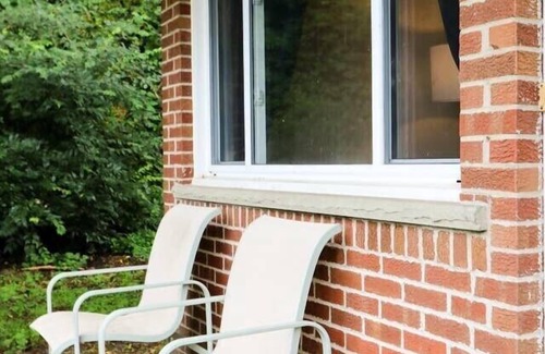 Ann Arbor House | Cozy Secluded *A2 North Side* 2BR