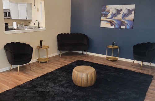 Broadmoor House | Cozy secluded retreat close to shopping!