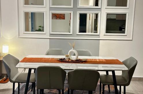 Shah Alam Apartment | Cozy Shah Alam Sunsuria Forum Staycation Suite 3BR2BA -3 Mins Setia Convention Centre & Setia City Mall, Netflix Free WiFi & 2 Parking 2-6Pax