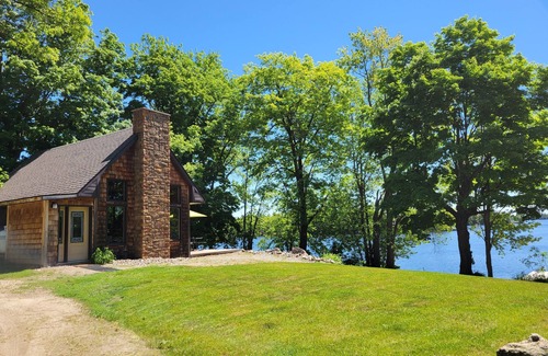 Sharbot Lake Cottage | Cozy Sharbot Lake Cottage