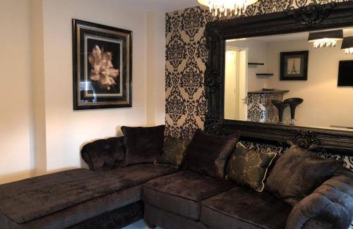 Heeley House | Cozy Sheffield Guest Room with Shared Facilities
