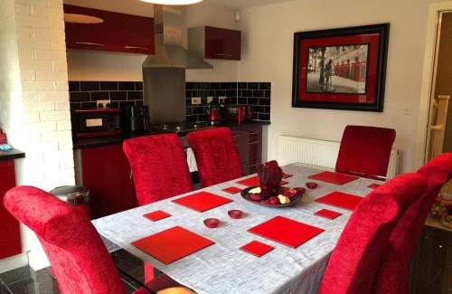 Heeley House | Cozy Sheffield Guest Room with Shared Facilities