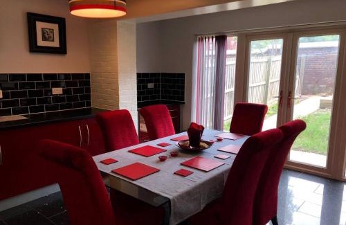 Heeley House | Cozy Sheffield Guest Room with Shared Facilities