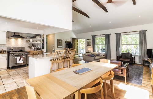 Shelter Island House | Cozy Shelter Island Cottage, walk to beaches and Mashomack Preserve
