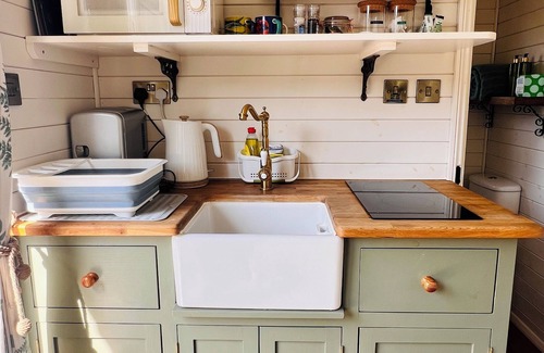 Whitstable Cabin | Cozy shepherd's hut in Whitstable town centre - The Oyster Bed 🦪