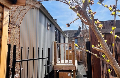 Whitstable Cabin | Cozy shepherd's hut in Whitstable town centre - The Oyster Bed 🦪