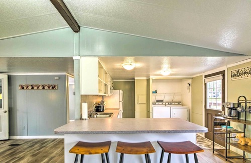 Sherrodsville House | Cozy Sherrodsville Home: Walk to Lake Atwood!