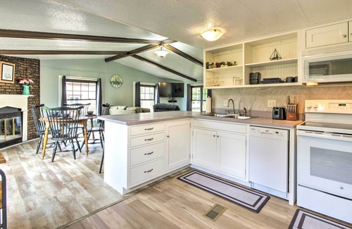 Sherrodsville House | Cozy Sherrodsville Home: Walk to Lake Atwood!