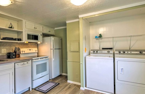 Sherrodsville House | Cozy Sherrodsville Home: Walk to Lake Atwood!