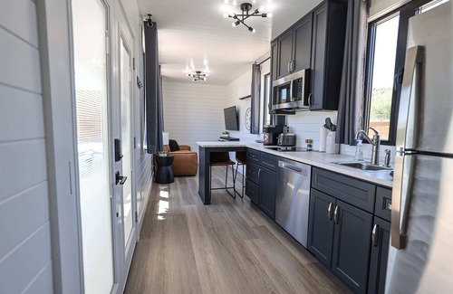 Orderville Apartment | Cozy Single Container Retreat | 25 min to Zion NP