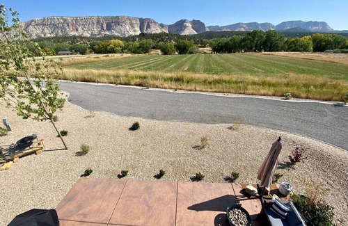 Orderville Apartment | Cozy Single Container Retreat | 25 min to Zion NP