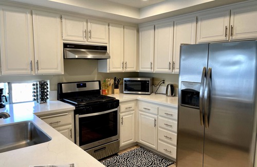 Woodbridge House | Cozy Single Level 3 Bed 2 Bath Home in the Heart of Irvine