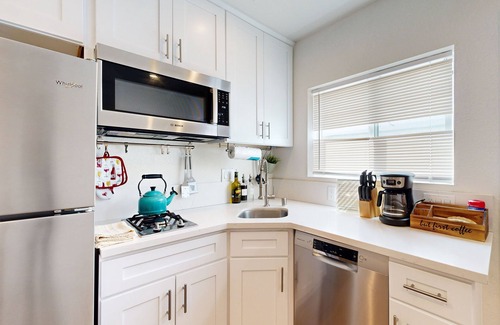 Santa Ana Heights House | Cozy, Single-Level Getaway with Fast WiFi, Kitchenette, & A/C - Dogs Welcome