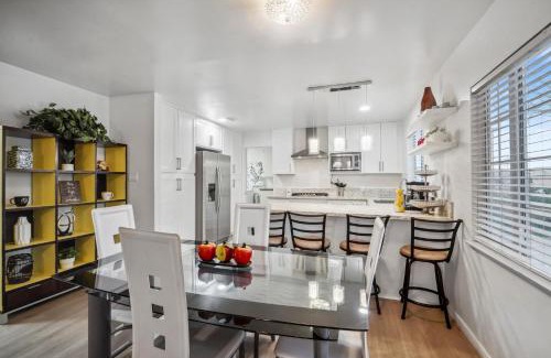 Lancaster House | Cozy single story 2 bdrm family home near the BLVD