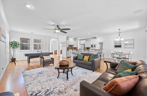 Regency Park House | Cozy single story home, 9 mins from Sacramento International airport.