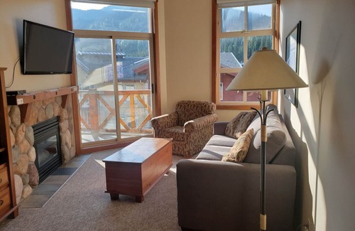 Sun Peaks Condo | Cozy, ski-in/out, condo in the heart of Sun Peaks