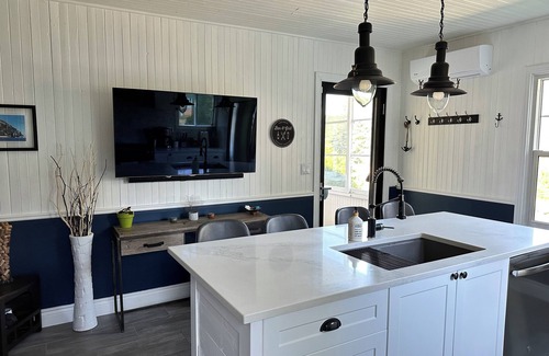 Sainte-Agathe-des-Monts House | Cozy ski retreat on Lakefront Cottage In Ivry-sur-le-Lac