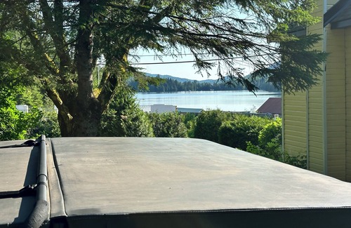 Sainte-Agathe-des-Monts House | Cozy ski retreat on Lakefront Cottage In Ivry-sur-le-Lac