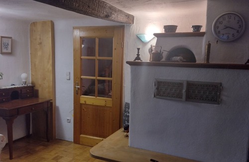 Burgwallbach Apartment | Cozy, small, fine holiday home on the edge of the forest with a fireplace