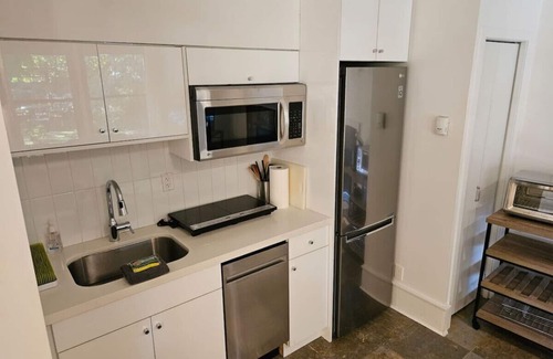Bowen Island Apartment | Cozy Snug Cove Treehouse