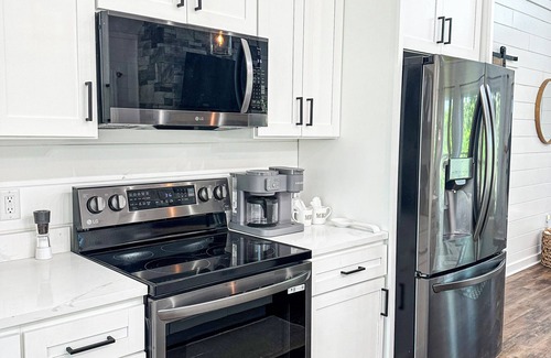 Broken Bow Cabin | Cozy Soho Haven in soothing Broken Bow with WiFi, AC