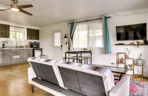Keaau Apartment | Cozy Space - 1 Mi to Ocean!