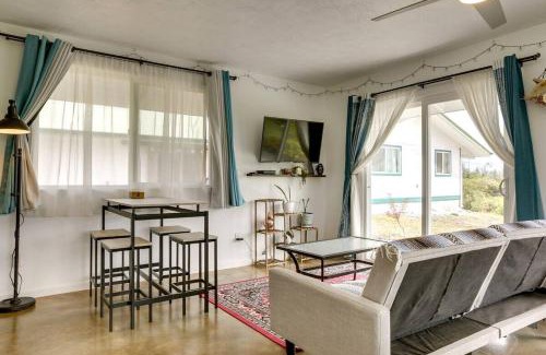 Keaau Apartment | Cozy Space - 1 Mi to Ocean!