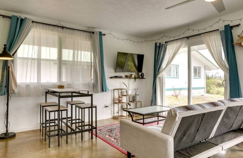 Keaau Cabin | Cozy Space - 1 Mi to Ocean!