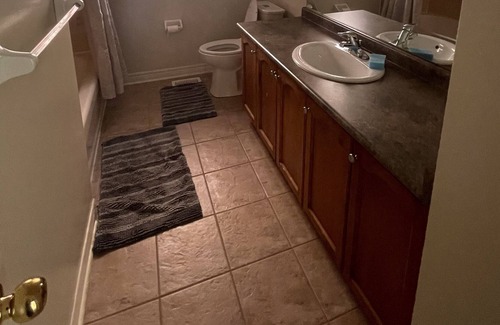 Pickering House | Cozy & Spacious 3 Bedroom House - Rose Vacation Home