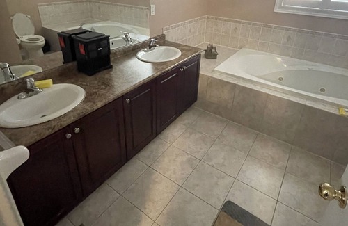 Pickering House | Cozy & Spacious 3 Bedroom House - Rose Vacation Home