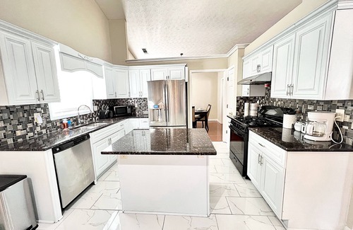Duluth House | Cozy & Spacious 4 BR/3 Bath Sweet Home in Duluth
