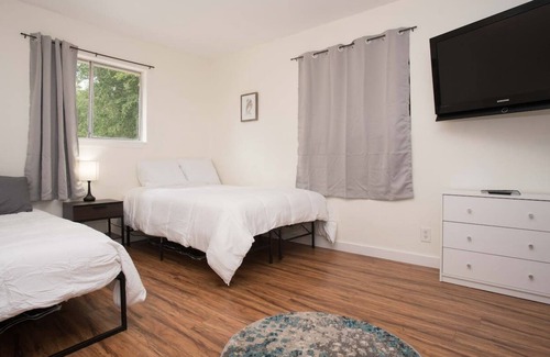Parker Lane House | Cozy, Spacious 6B Home Near Everything in Austin