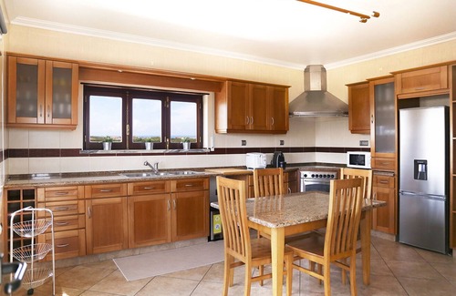 Torres Vedras House | Cozy, spacious and fully equipped house with pool near the beach