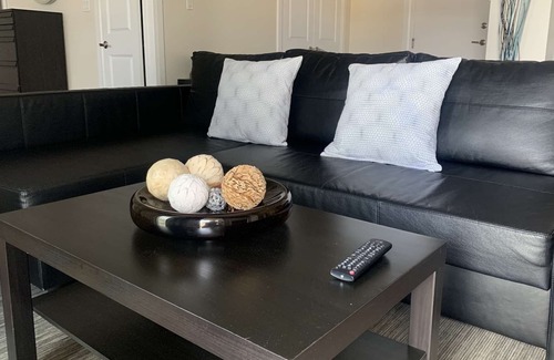 Midtown Toronto Apartment | Cozy & Spacious Comfortable Loft Suite + Free Parking