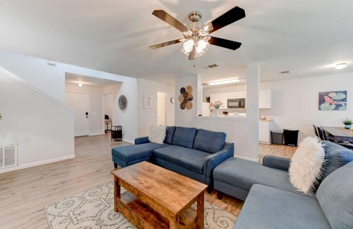 Austin House | Cozy Spacious Corporate Housing 4 BR|2.5 Bath|Loft|Office|Near Tesla