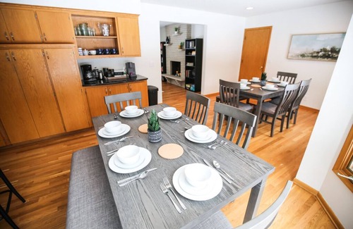 Golden Valley House | Cozy Spacious Home Near DT, Ski, Sled & Skate Parks