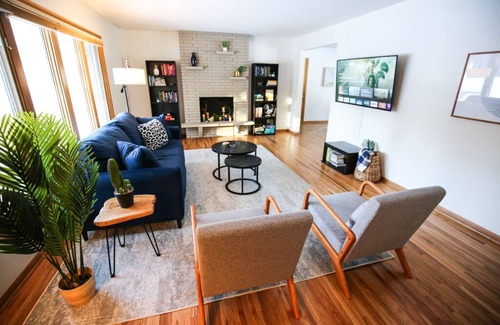 Golden Valley House | Cozy Spacious Home Near DT, Ski, Sled & Skate Parks