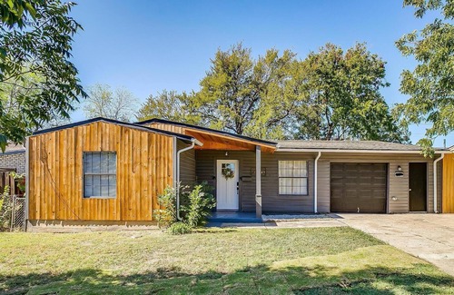 Farmers Branch House | Cozy Spacious Modern House near DFW Airport I 4B2B