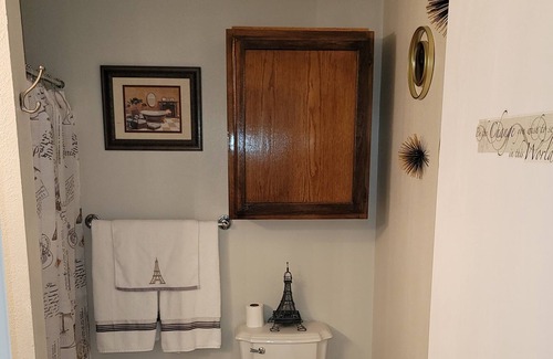 Harlandale Apartment | Cozy spacious relaxing getaway,