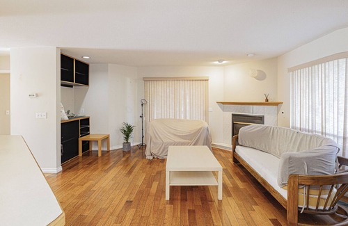 Queensborough House | Cozy Spacious Richmond Cabinet with Big private Vineyard