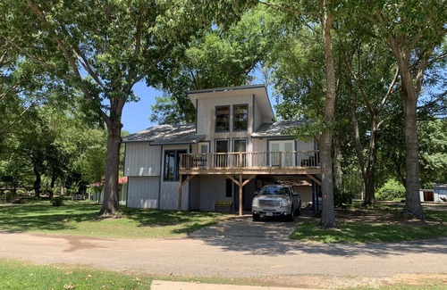 Hemphill House | Cozy & Spacious Toledo Bend retreat