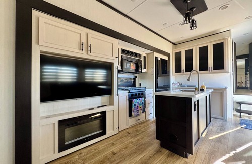 Foley House | Cozy Stationary RV Rental at Grand Riviera RV Resort