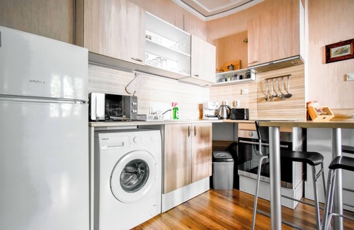 Sofia City Center Apartment | Cozy Stay: AC, Full Kitchen & Comfy Bed w/Dark Curtains