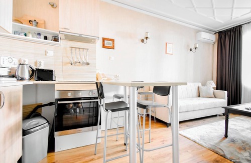 Sofia City Center Apartment | Cozy Stay: AC, Full Kitchen & Comfy Bed w/Dark Curtains