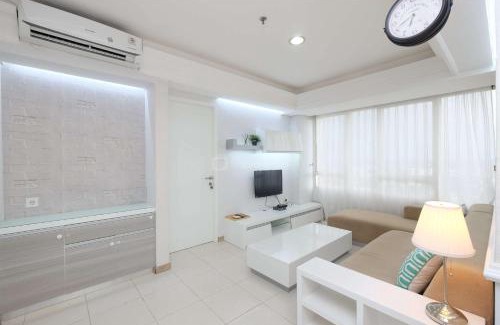 Jakarta Apartment | Cozy Stay and Spacious 3BR at Nifarro Park Apartment By Travelio