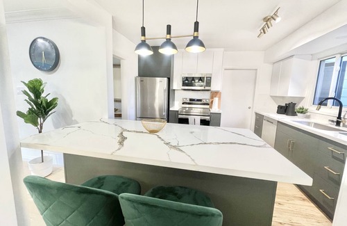 Burlington House | Cozy stay in Burlington's bungalow