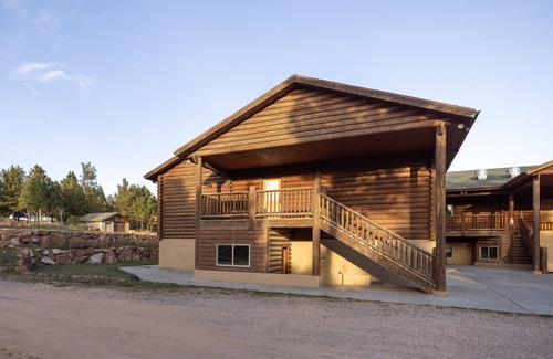 Hot Springs Cabin | Cozy Stay in Cabin, Pet Friendly! - Room 110